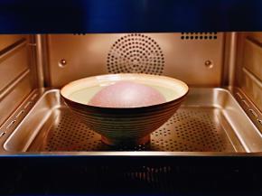 入蒸烤箱进行发酵。(室温发酵也可以)