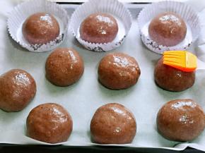 刷上一层薄薄的玉米油。