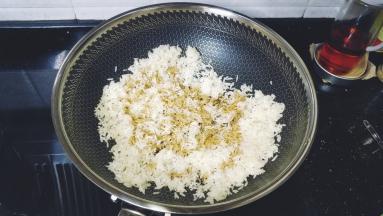 放入酱油