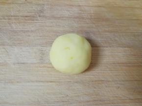 收口搓圆。
