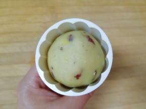 放入模具里面。