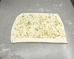 均匀的撒上一层葱花，还有胡椒粉