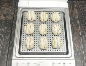 放入蒸锅，发酵至两倍大