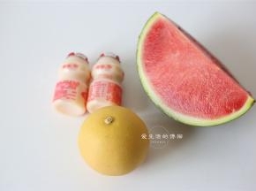 准备好食材，因为加了养乐多，所以叫多多饮