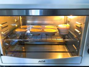 放入预热好的ACA烤箱中层150度，上下火25分钟