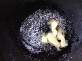 加入黄油融化