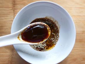 一勺蚝油，全部混合搅拌均匀