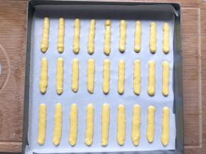 挤入烤盘中，我挤了两盘