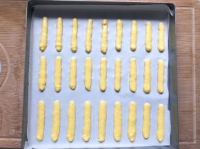 挤入烤盘中，我挤了两盘
