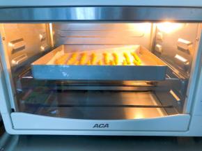 放入预热好的烤箱180度，中层上下火，25分钟