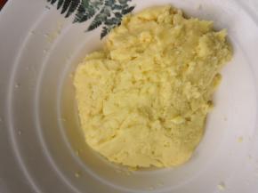 翻拌至没有干粉即可