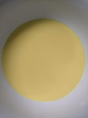 搅拌均匀的塔液过筛备用