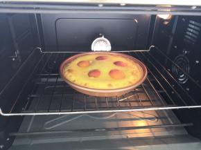 放入烤箱烤25分钟左右，表面金黄色即可 ，时间自己掌握