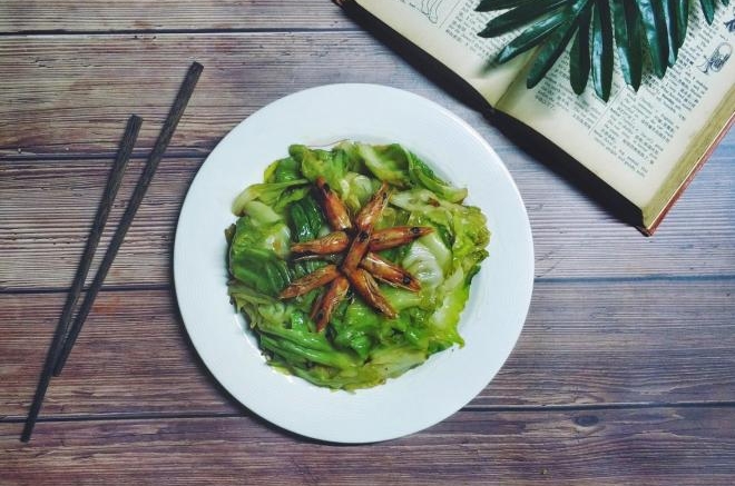 虾头油蒜蓉炒手撕包菜