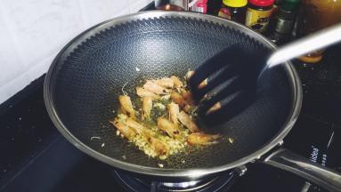 煸炒出香气