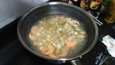 再放鲜鲍片、鲜瑶柱粒