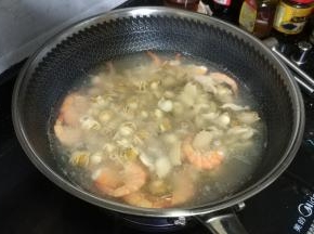 再放鲜鲍片、鲜瑶柱粒