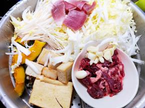 蔬菜洗净，切好备用