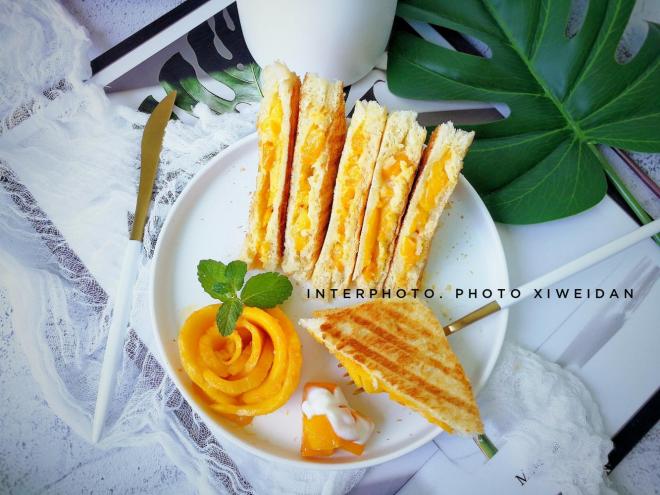 酸奶芒果三明治