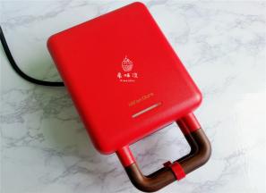 备一个三明治机，预热3分钟，指示灯熄灭即可。