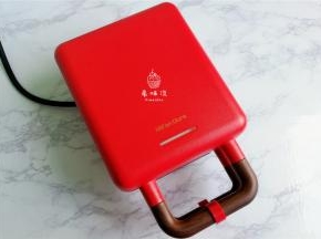 备一个三明治机，预热3分钟，指示灯熄灭即可。