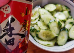 最后倒入几滴香油，搅拌下，即可食用了，简单又快手超级棒。