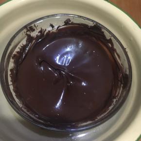 巧克力隔热水融化后加入步骤9中，微微打至3-5圈，打匀即可，