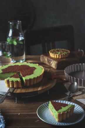 倒入完全冷确的挞皮中，放入冰箱冷藏至4小时以上或过夜即可