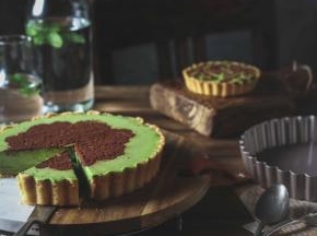 倒入完全冷确的挞皮中，放入冰箱冷藏至4小时以上或过夜即可