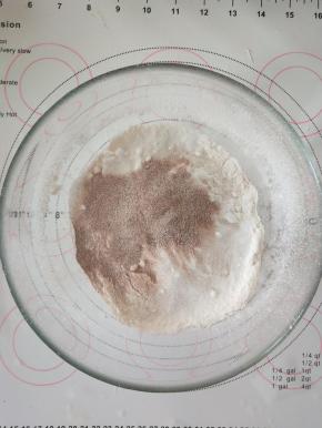 2、将材料A过筛。