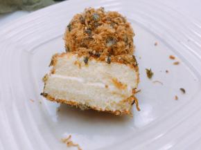 来一杯咖啡或者茶，配上肉松小贝，下午茶最佳搭配，幸福感十足