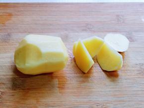 再切出菱形块，也就是滚刀切。