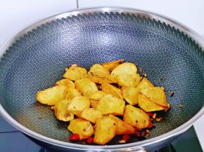 快速翻炒均匀，关火出锅。