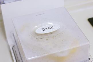 预热2分钟，放入马拉糕面糊蒸30分钟。