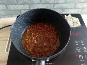 调味酱汁煮开后关火