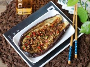 把调味酱汁和茄子肉拌一下，超级香