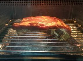 第二天拿出扫干净蒜蓉汁，用厨师纸吸干水份