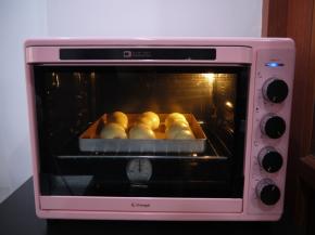 烤箱提前预热，上下火190度，中下层烘烤15分钟左右。