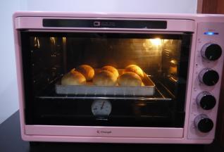 烤箱提前预热，上下火190度，中下层烘烤15分钟左右。