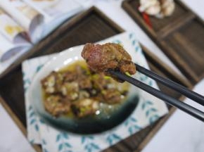 排骨蒸好后就可以吃咯。