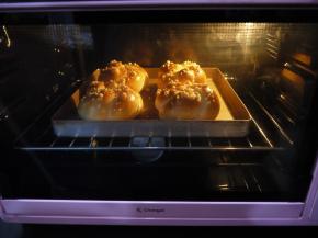 面包上色后要盖锡纸防止烤焦。