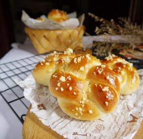 好看又好吃的面包就做好啦。