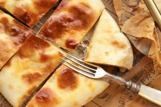 趁热吃，拉丝的香蕉馅炒鸡好吃呢！