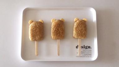 三个饭团都插好耳朵。