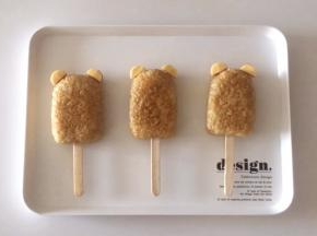 三个饭团都插好耳朵。