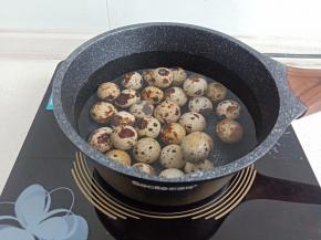 过凉水浸泡后去皮