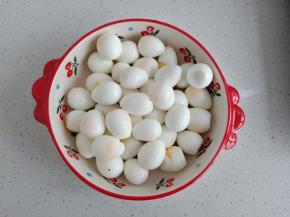 用刀在表面划两刀入味