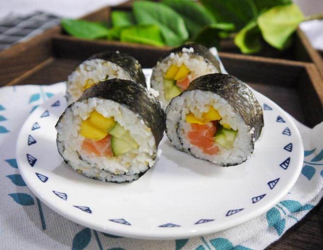 藜麦三文鱼寿司卷