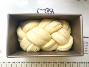 发酵至8分满，预热烤箱上火165度下火175度