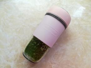 加100克的水放入东菱果汁杯中打成黄瓜汁